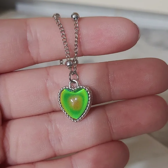 Mood Color Changing Necklace - Picture 5 of 6